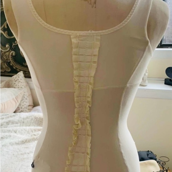 Lululemon ruffled  tank top with zipper pocket - Picture 1 of 8